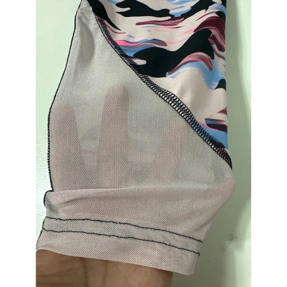 Under Armour Girl's‎ HeatGear Pink Camo Capri Leggings YLG Youth Activewear - Picture 6 of 7